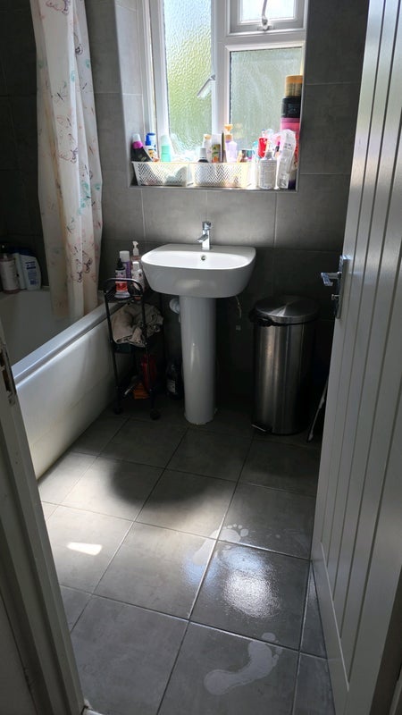 Room Northgate Road in Crawley