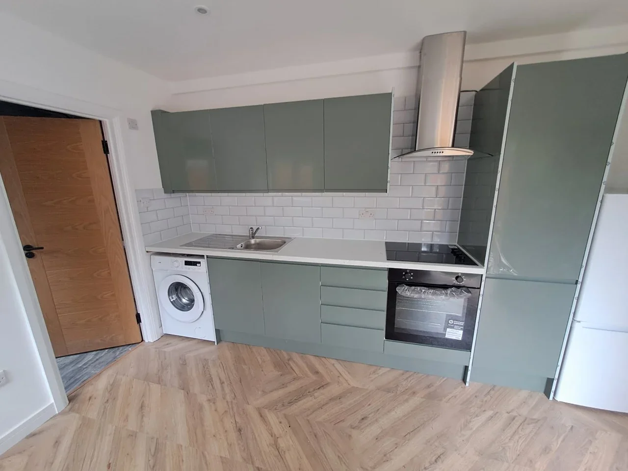 Flat Saxlingham Road in Greater London
