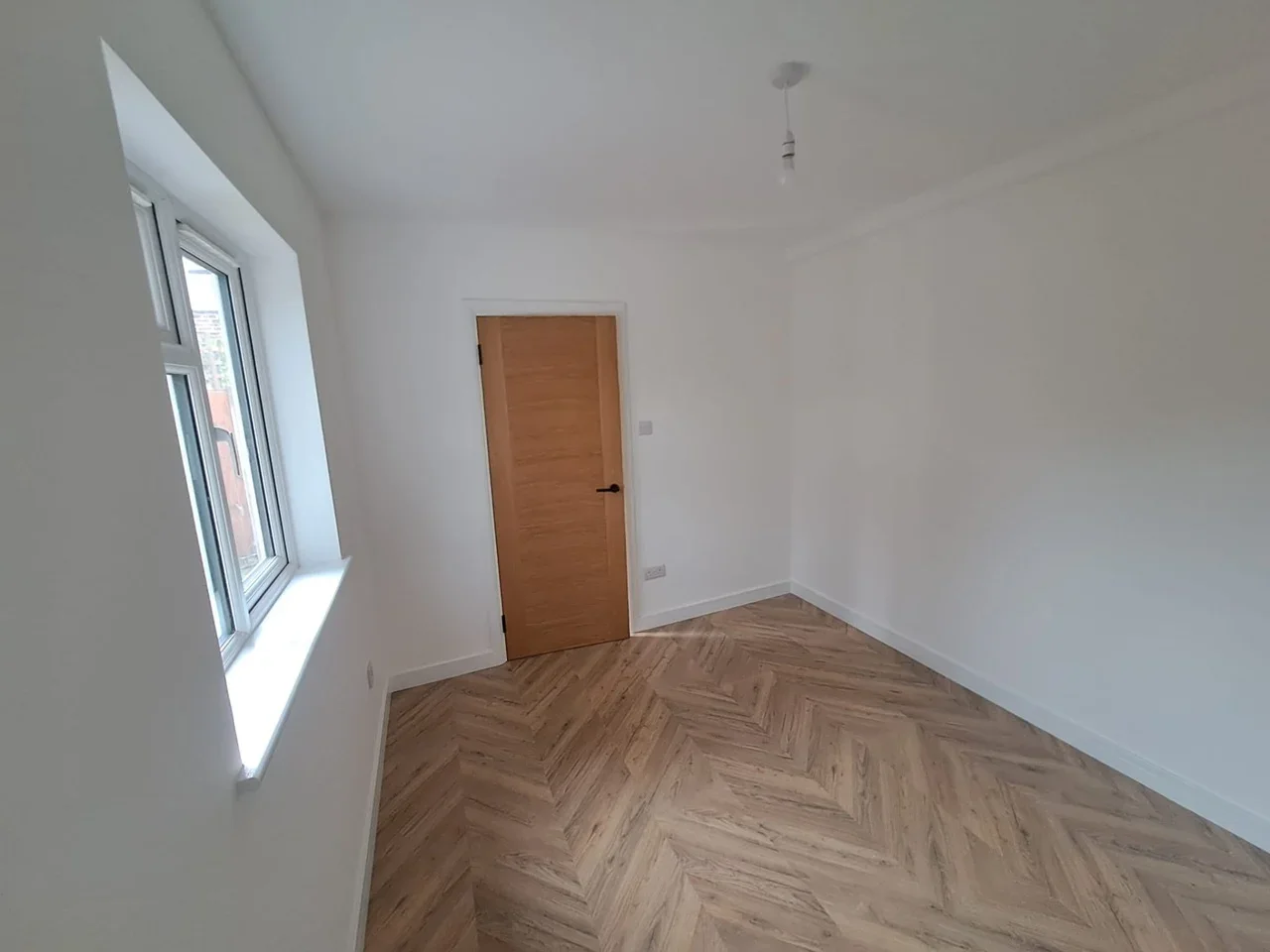 Flat Saxlingham Road in Greater London