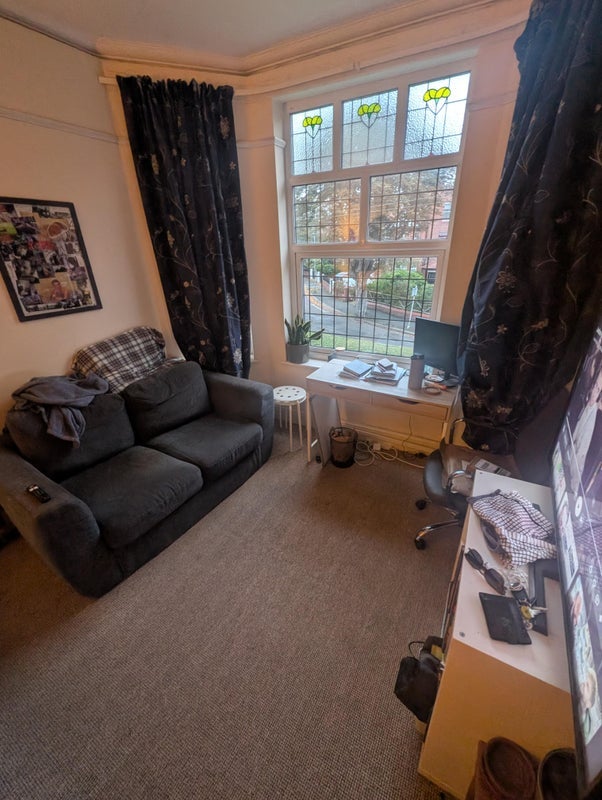Room Belfield Road in Manchester