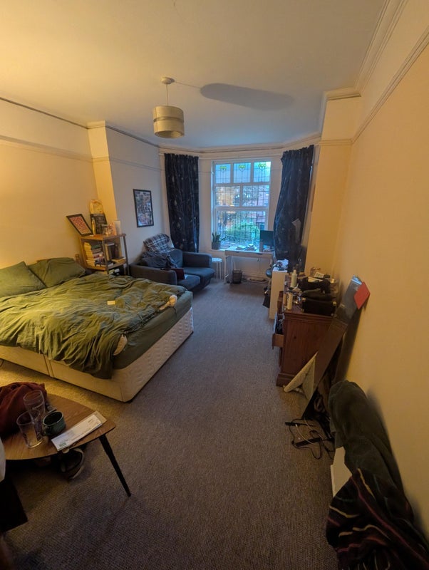 Room Belfield Road in Manchester