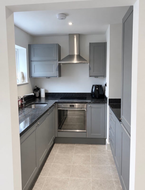 Flat Ingrave Street in Greater London