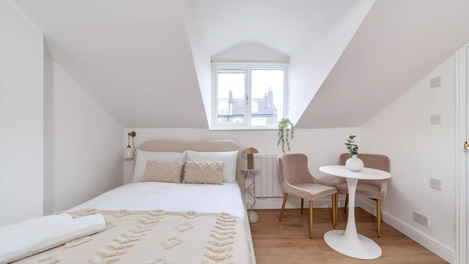 Flat Blackstock Road in Greater London