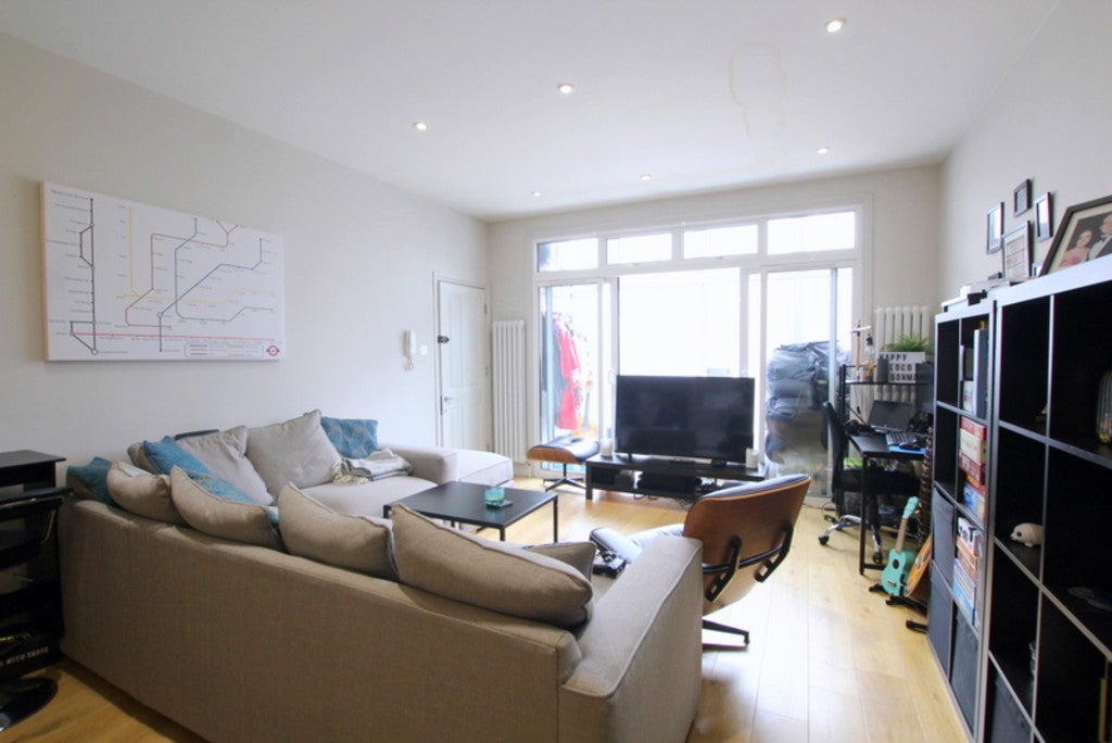 Flat Upper Richmond Road in Greater London