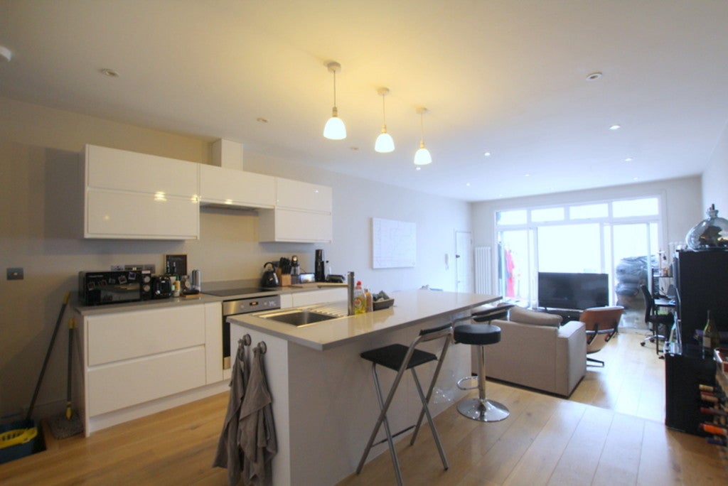 Flat Upper Richmond Road in Greater London