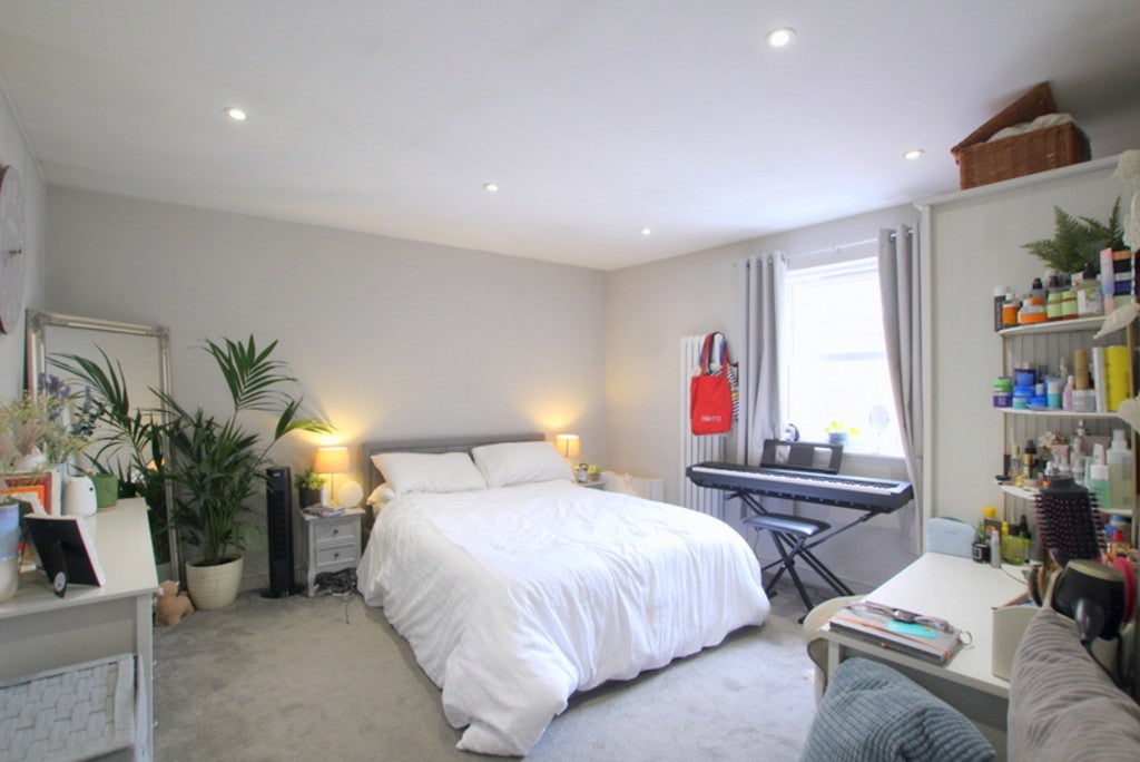 Flat Upper Richmond Road in Greater London
