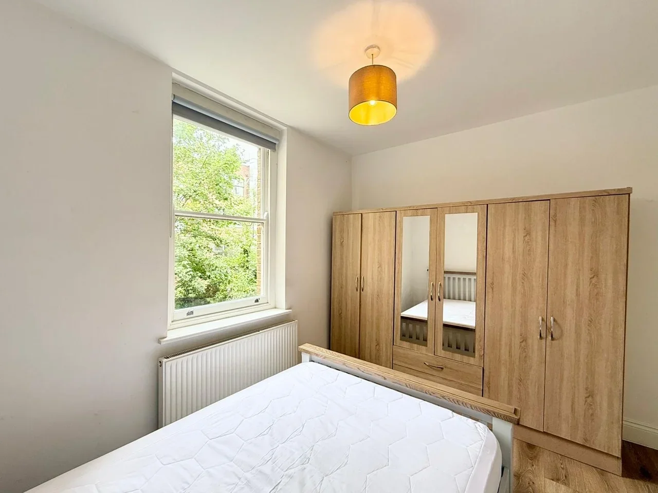 Flat Coldharbour Lane in Greater London