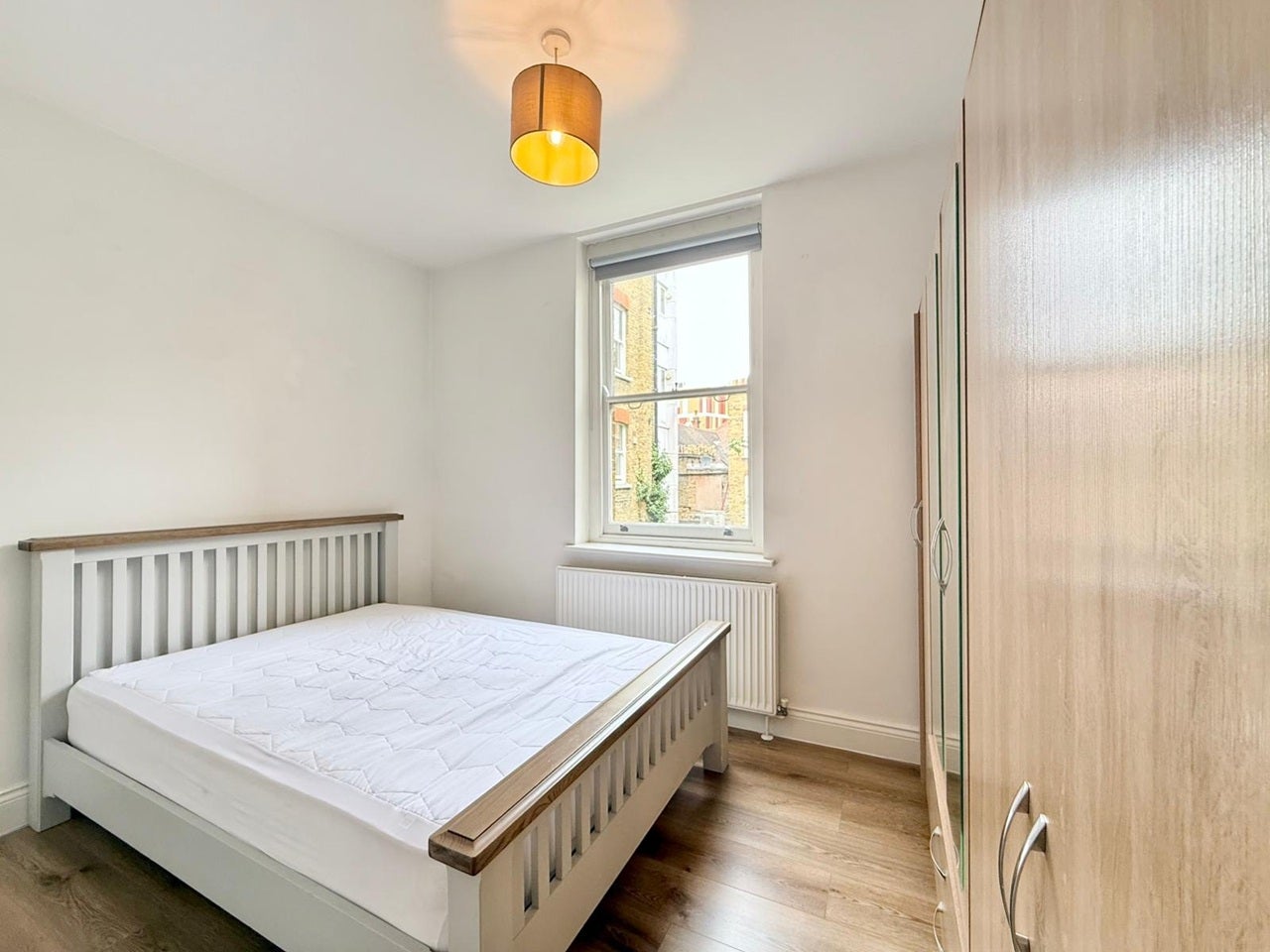 Flat Coldharbour Lane in Greater London