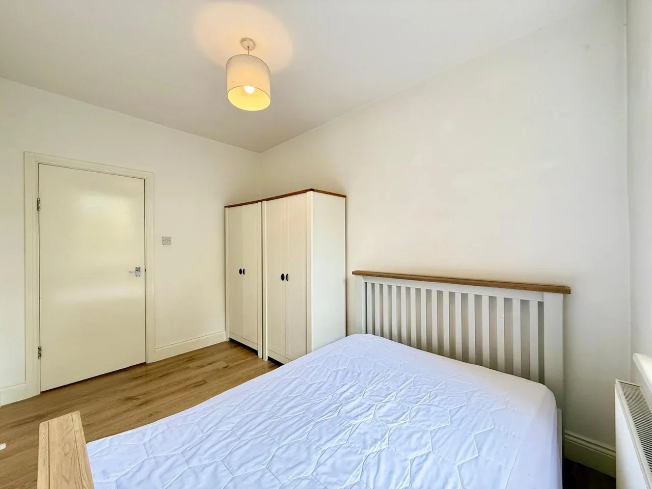 Flat Coldharbour Lane in Greater London
