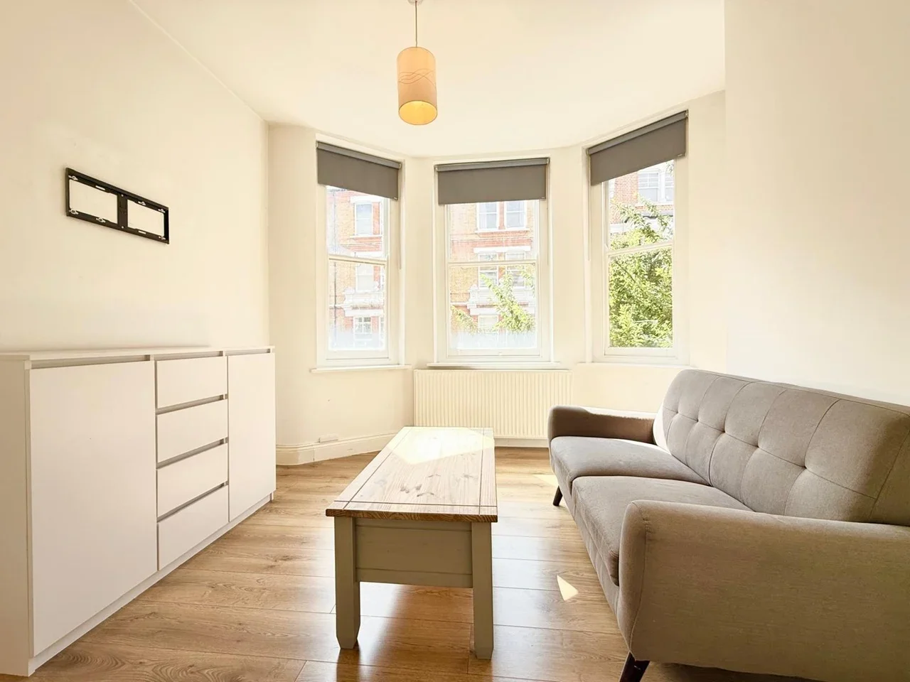 Flat Coldharbour Lane in Greater London