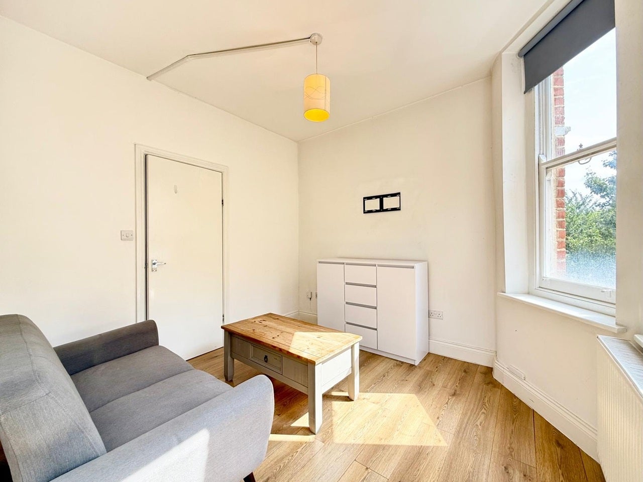 Flat Coldharbour Lane in Greater London