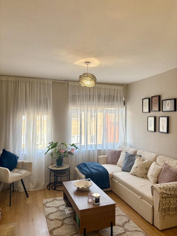 Room Wapping Lane in Greater London