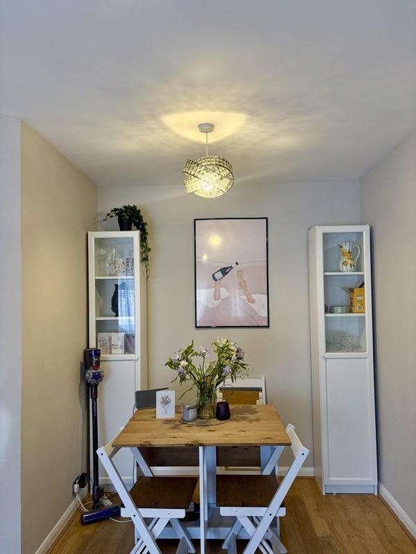 Room Wapping Lane in Greater London