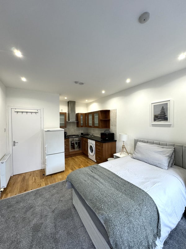 Flat Aberdour Street in Glasgow