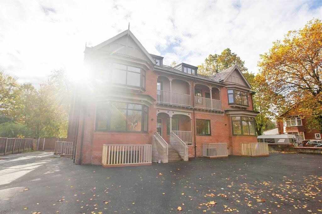 Flat Wilbraham Road in Manchester