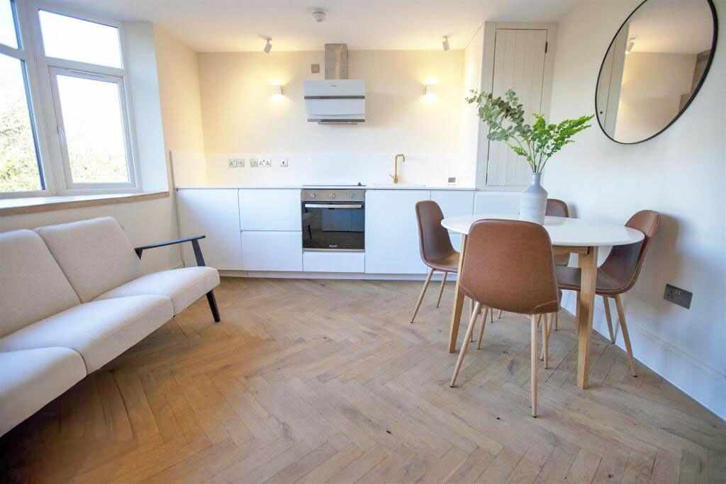 Flat Wilbraham Road in Manchester