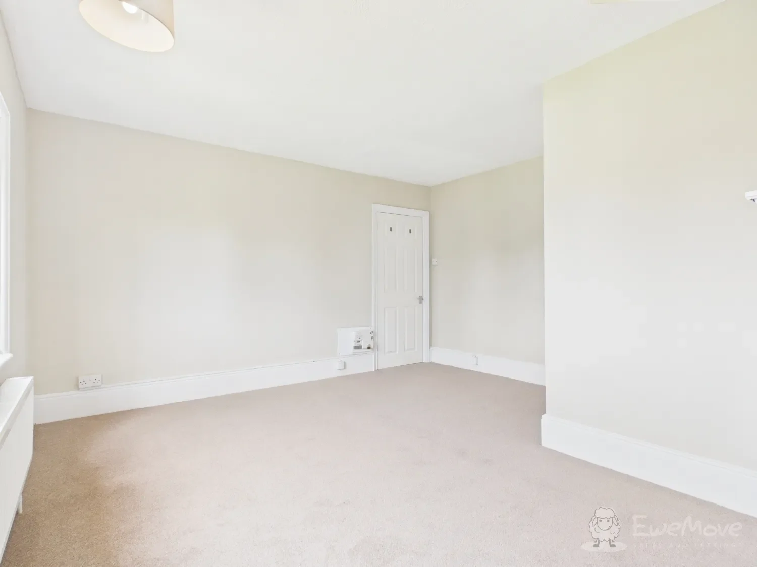 Flat Grimston Avenue in Folkestone and Hythe District