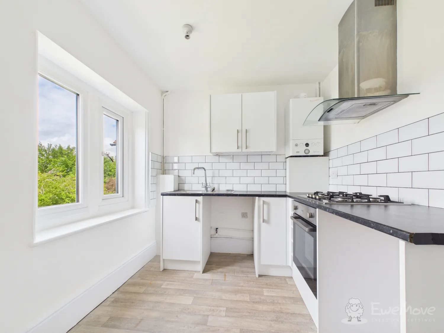 Flat Grimston Avenue in Folkestone and Hythe District