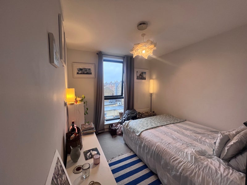Room Waylett Place in Greater London