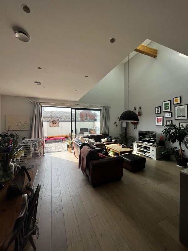 Room Waylett Place in Greater London