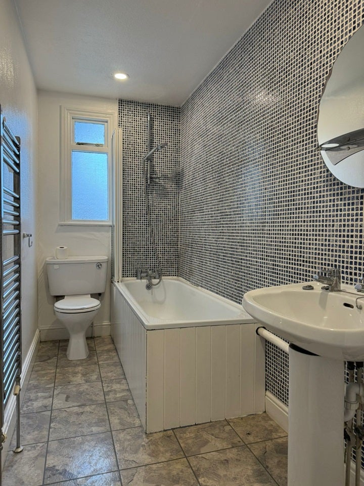 Flat Doveton Road in Greater London