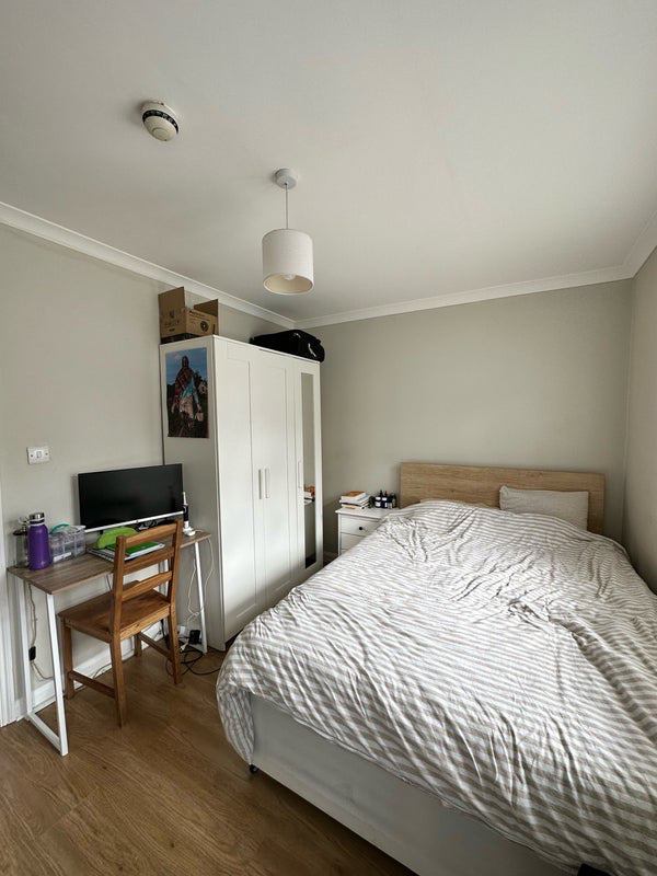 Room Moscow Road in City of Westminster