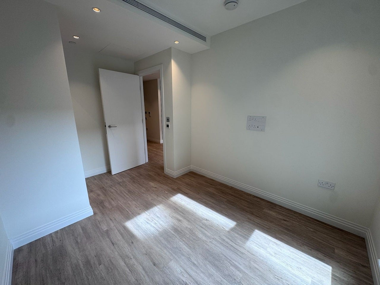 Flat Kennington Lane in Greater London