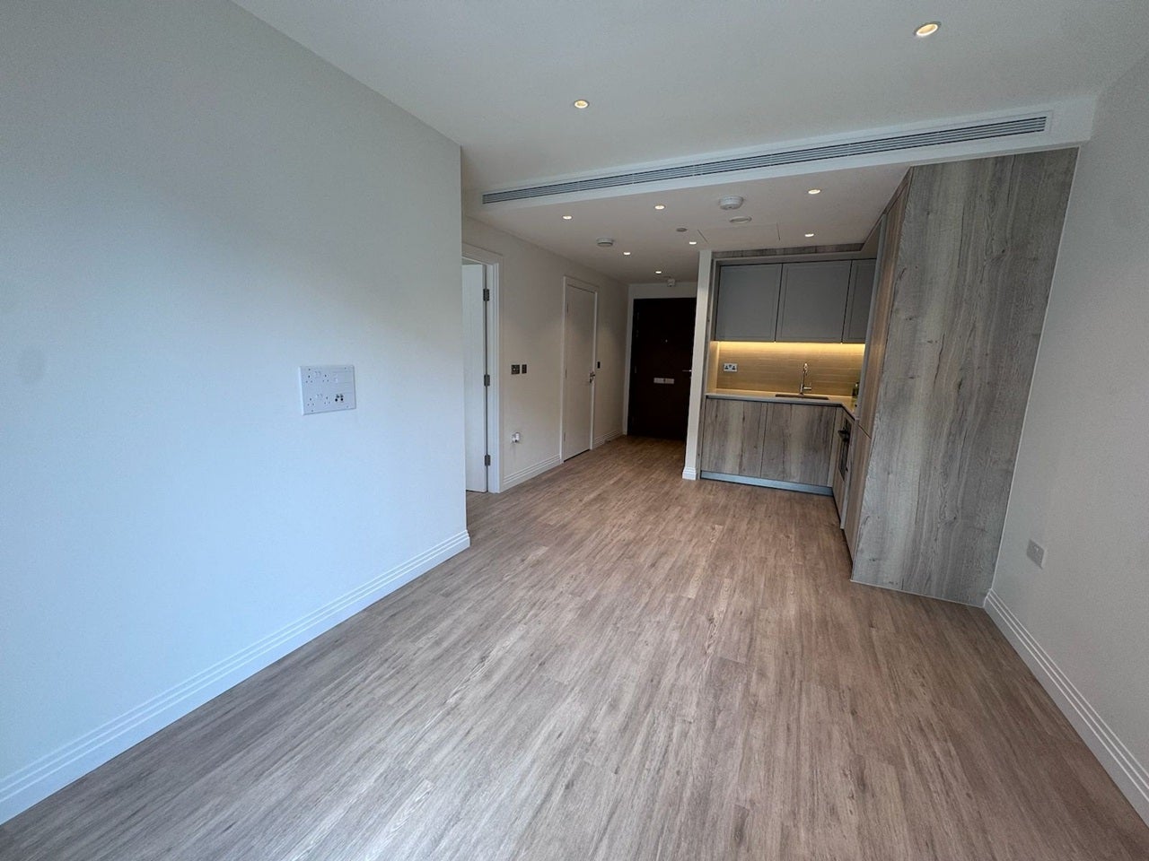 Flat Kennington Lane in Greater London
