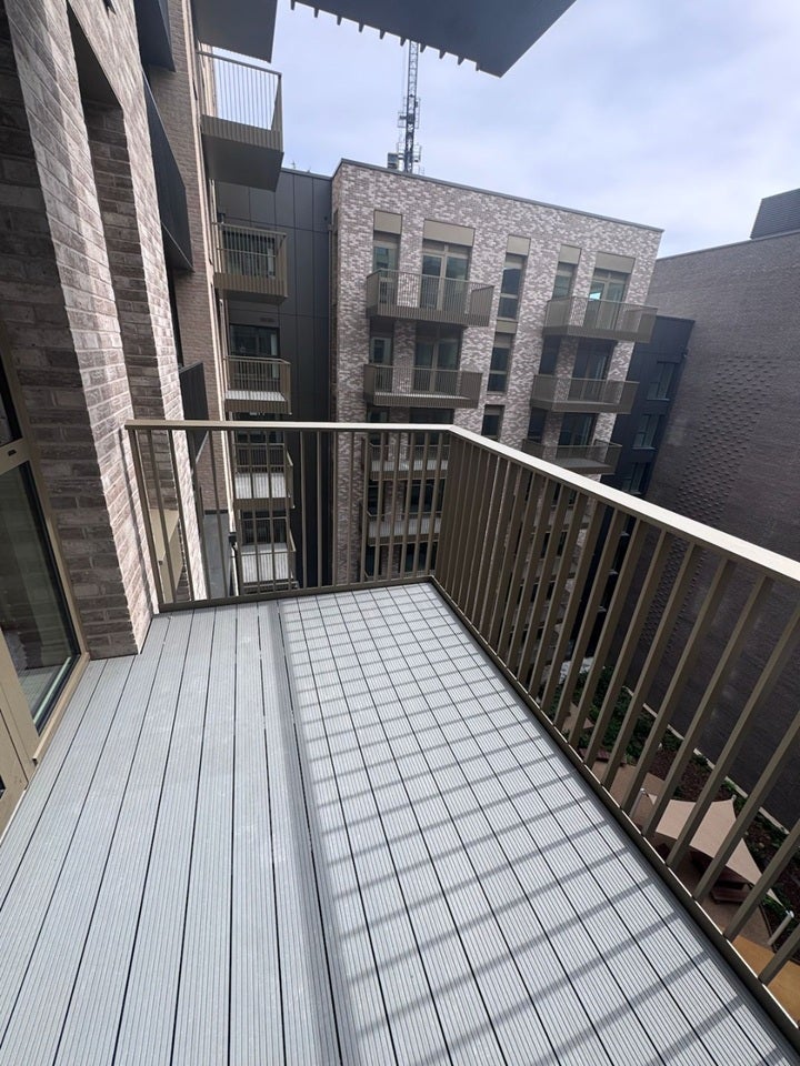 Flat Kennington Lane in Greater London
