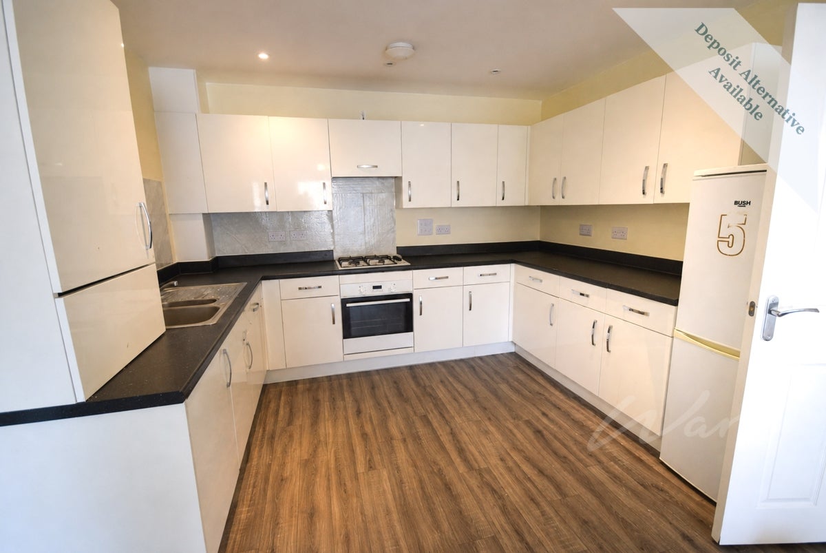 Flat Starboard Crescent in Gillingham