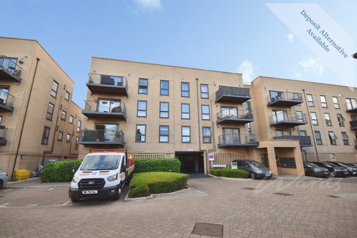 Flat Starboard Crescent in Gillingham