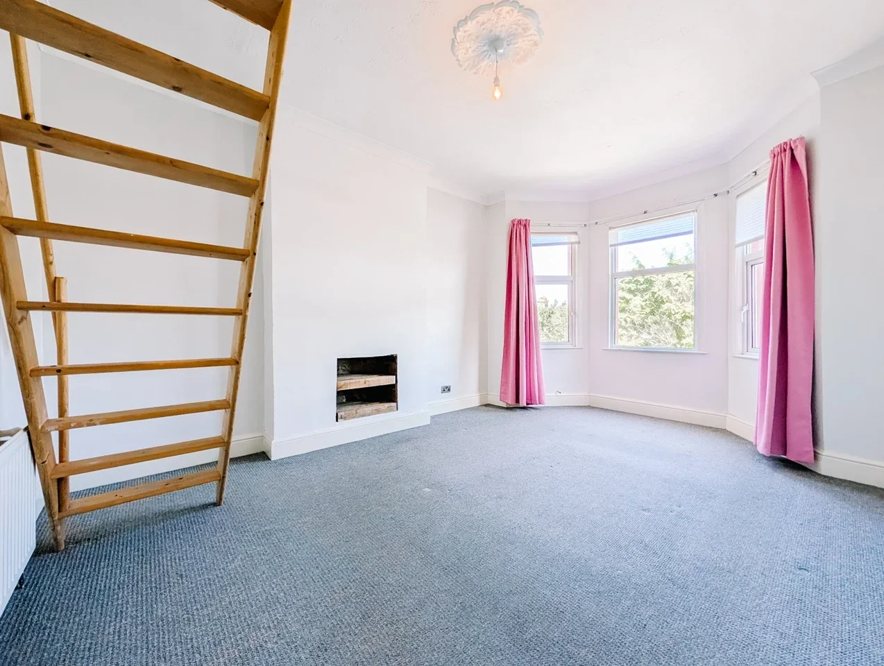 Flat Southview Drive in Southend-on-Sea