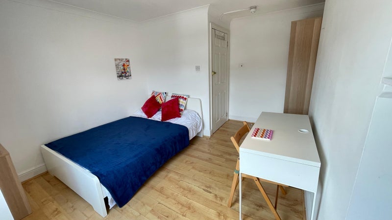 Room Frithville Gardens in Greater London