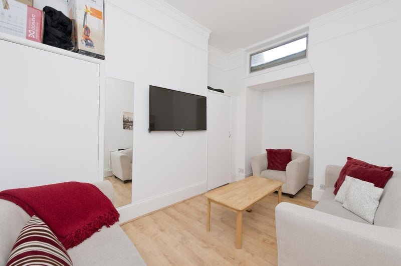Room Frithville Gardens in Greater London