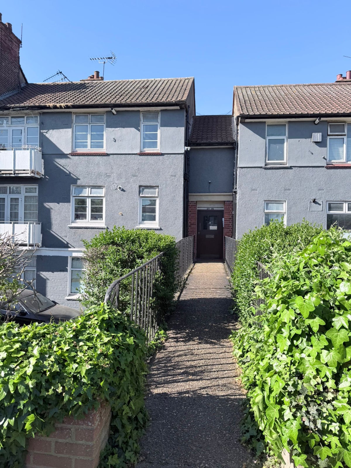 Flat Harrow Road in Greater London