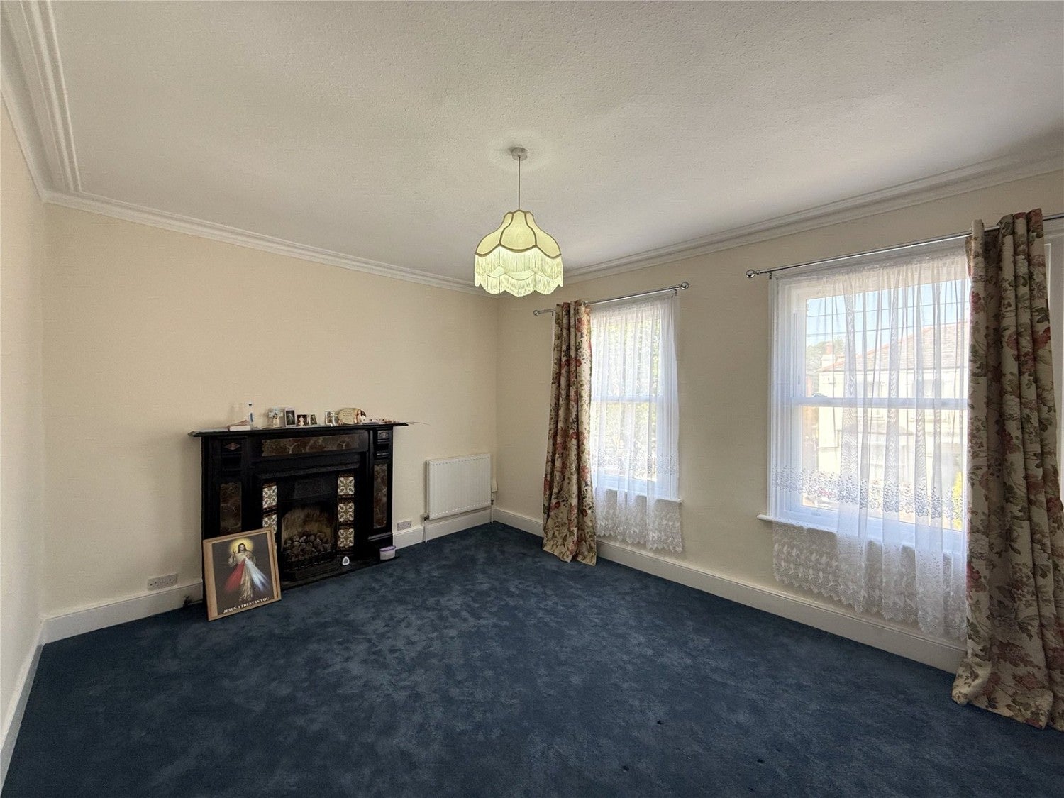 Flat Westbury Road in Greater London