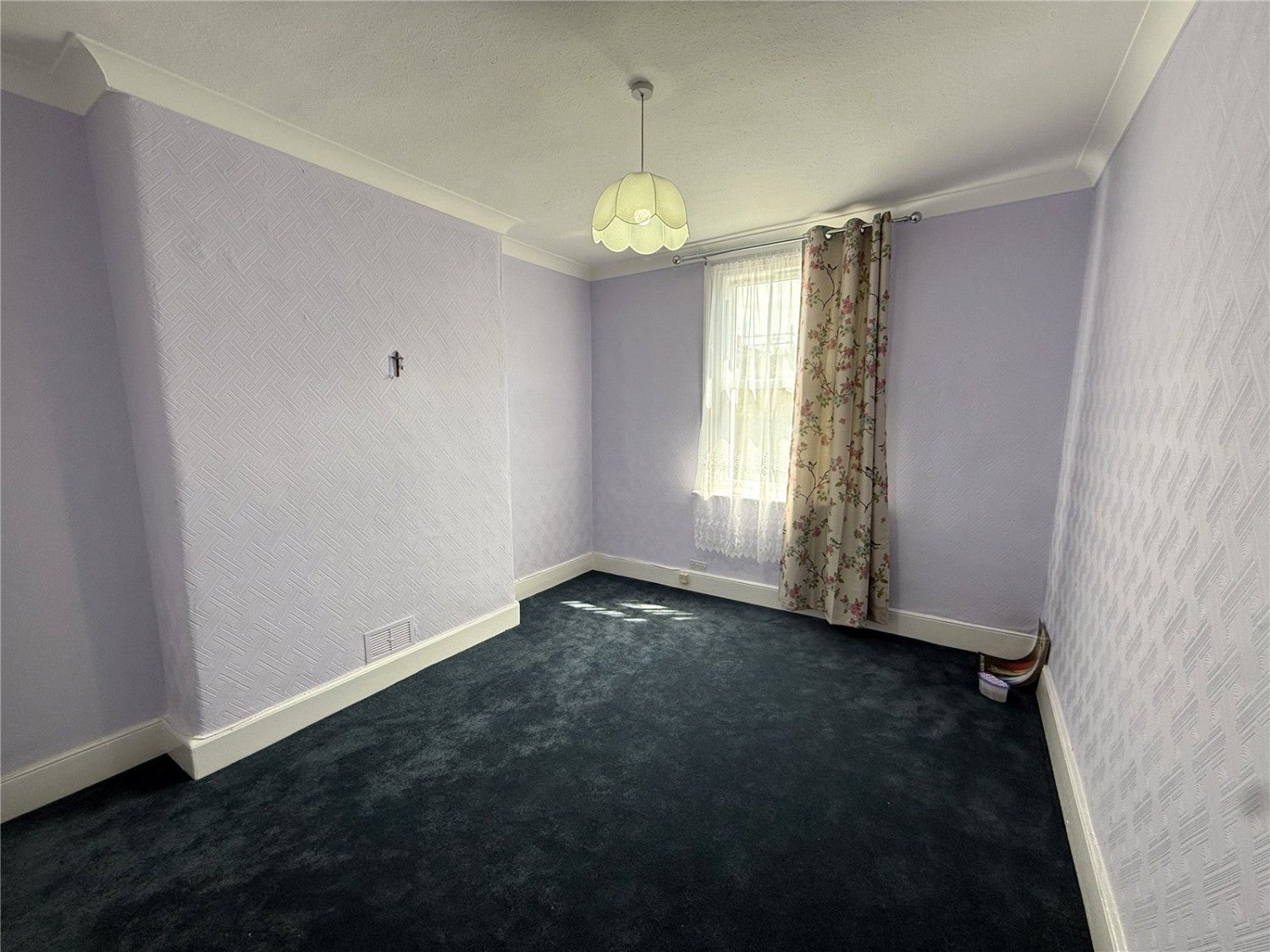 Flat Westbury Road in Greater London