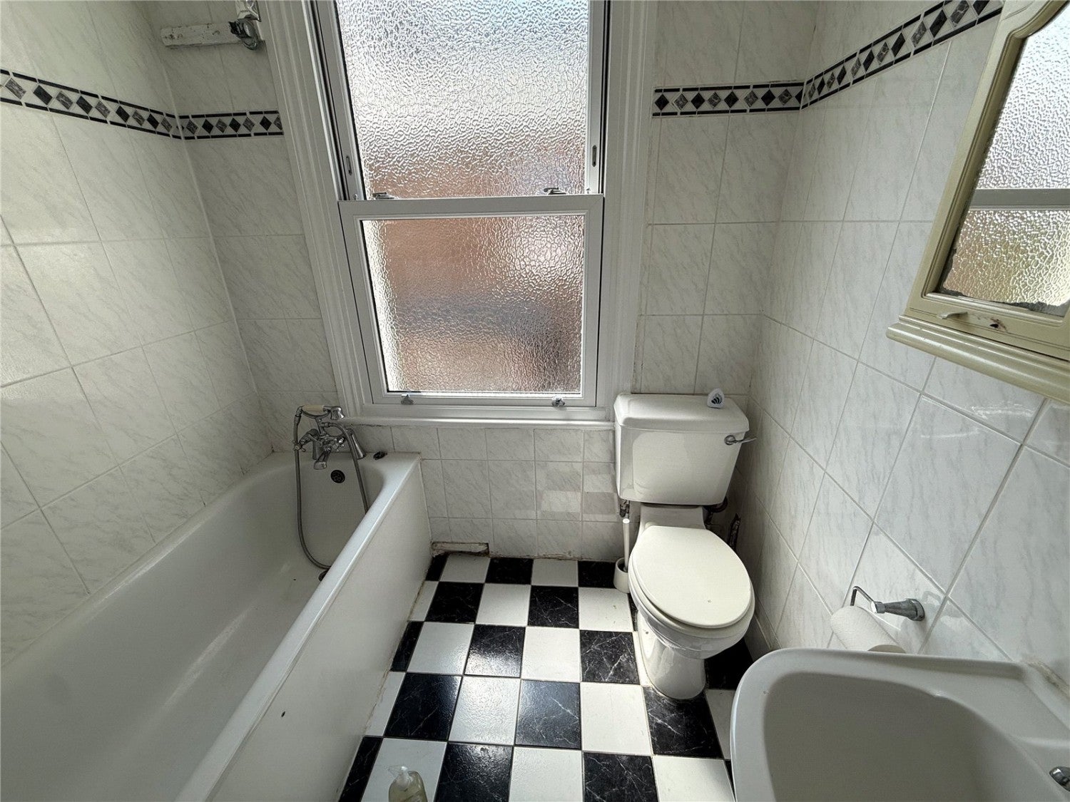 Flat Westbury Road in Greater London