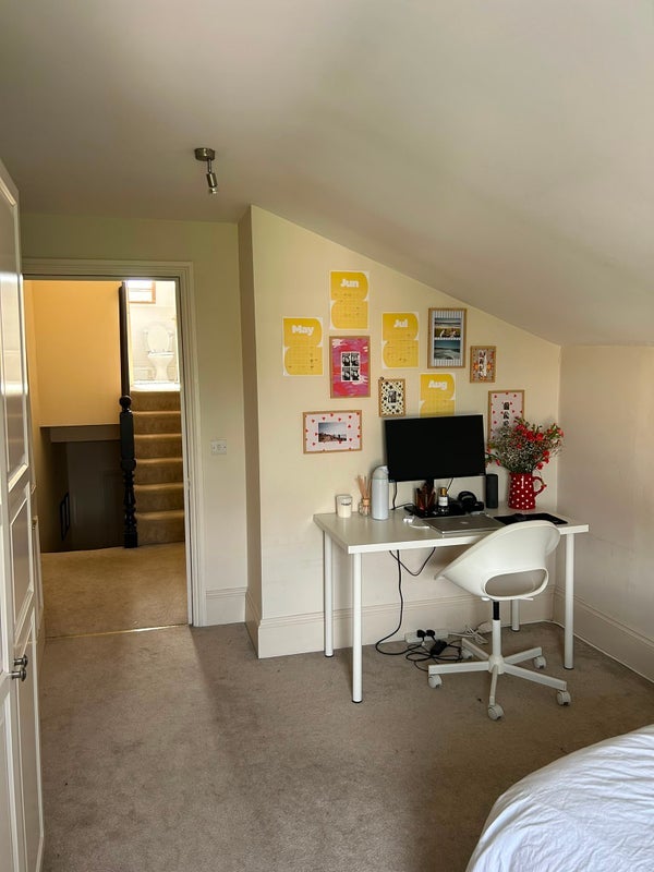 Room Grandison Road in Greater London
