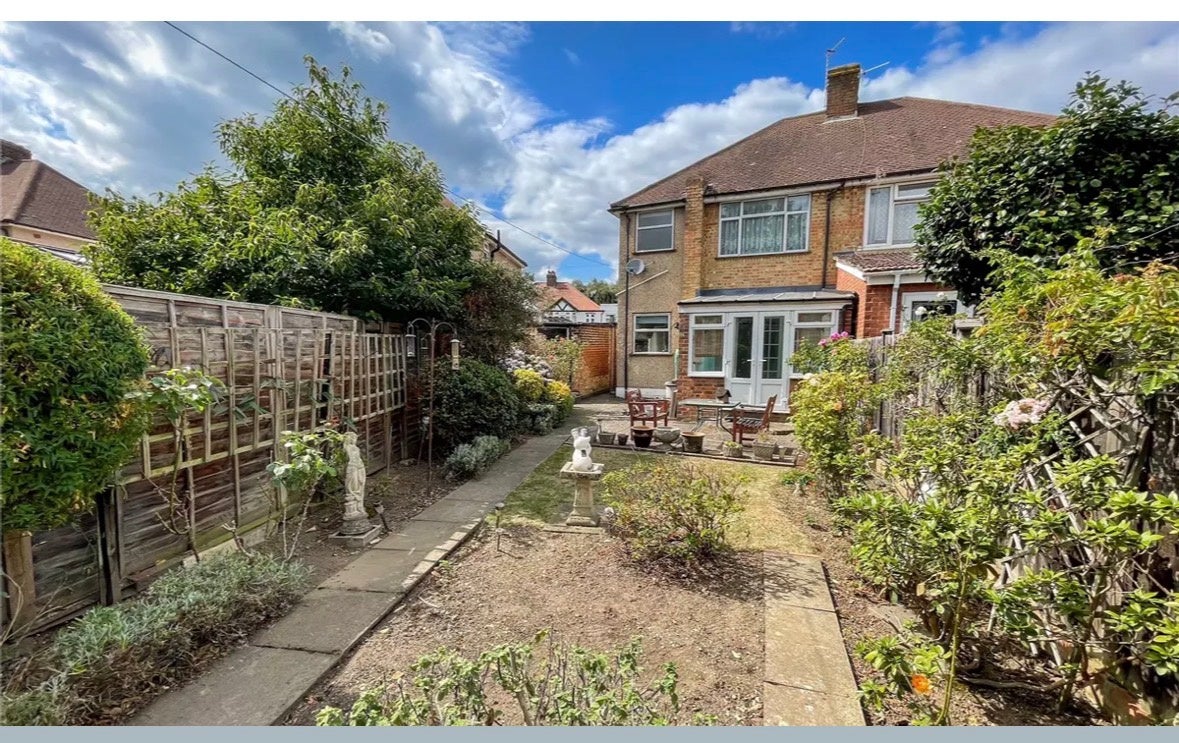 House Boundaries Road in Greater London