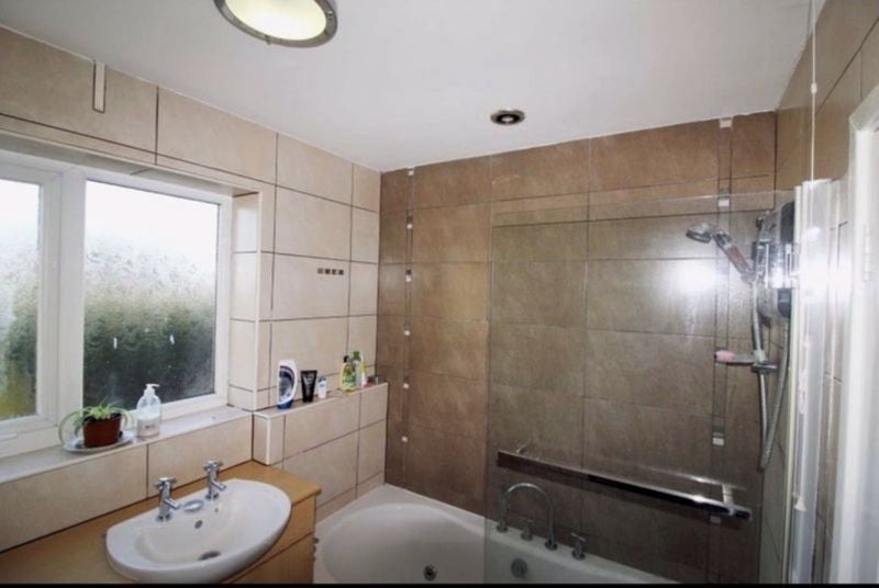 Room Cadman Drive in Priorslee Village