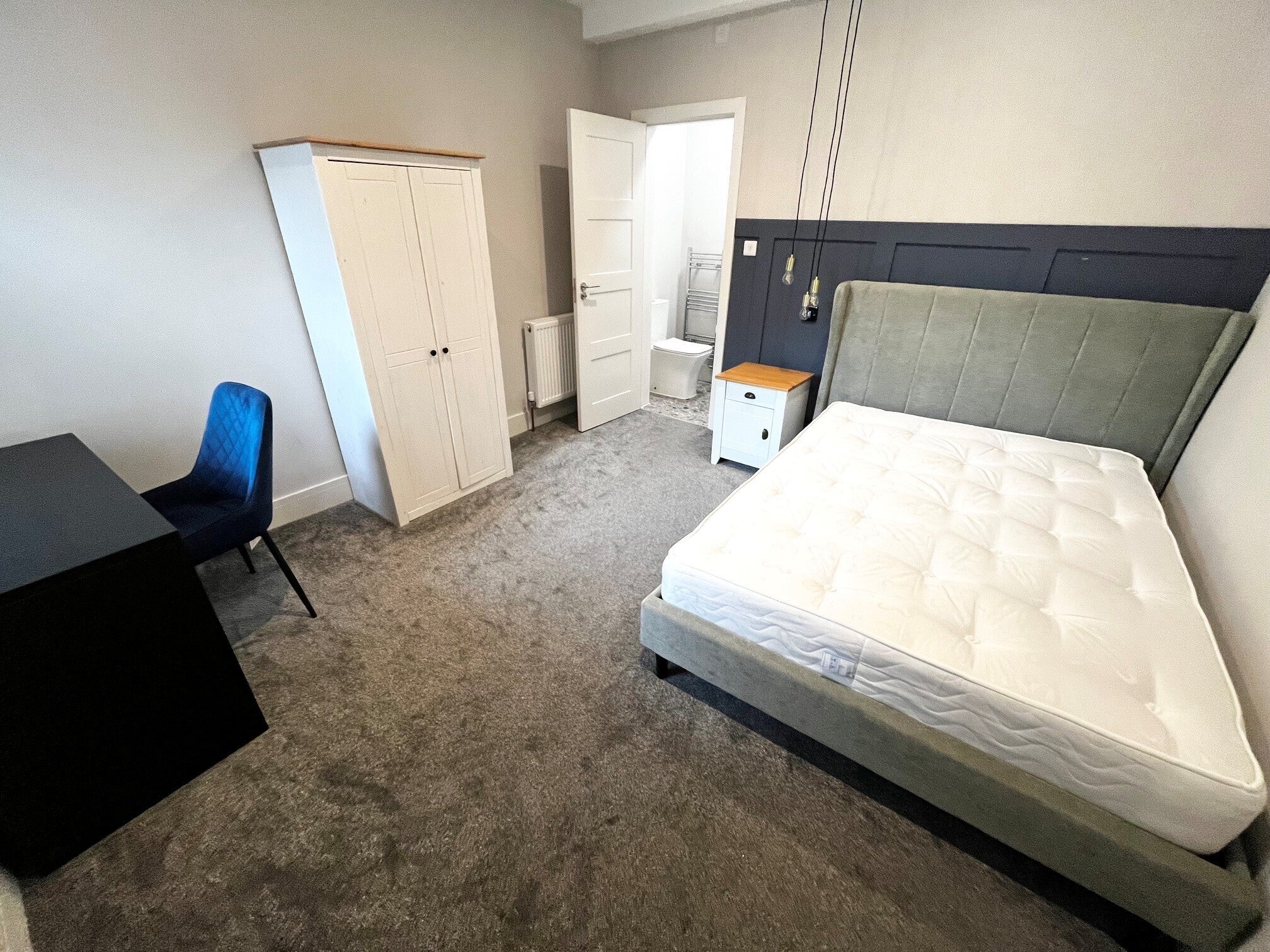 Room Ashley Road in Poole