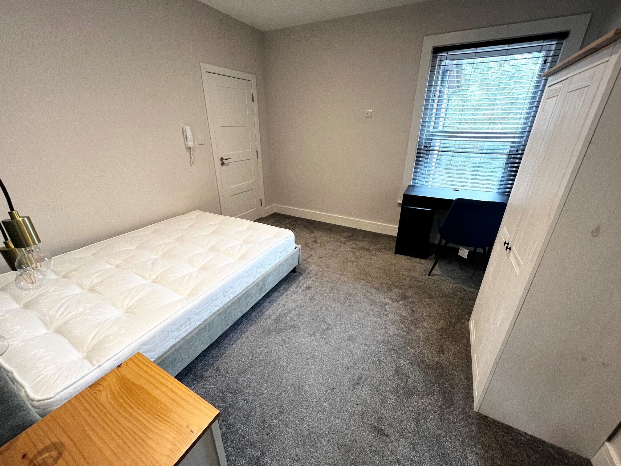 Room Ashley Road in Poole
