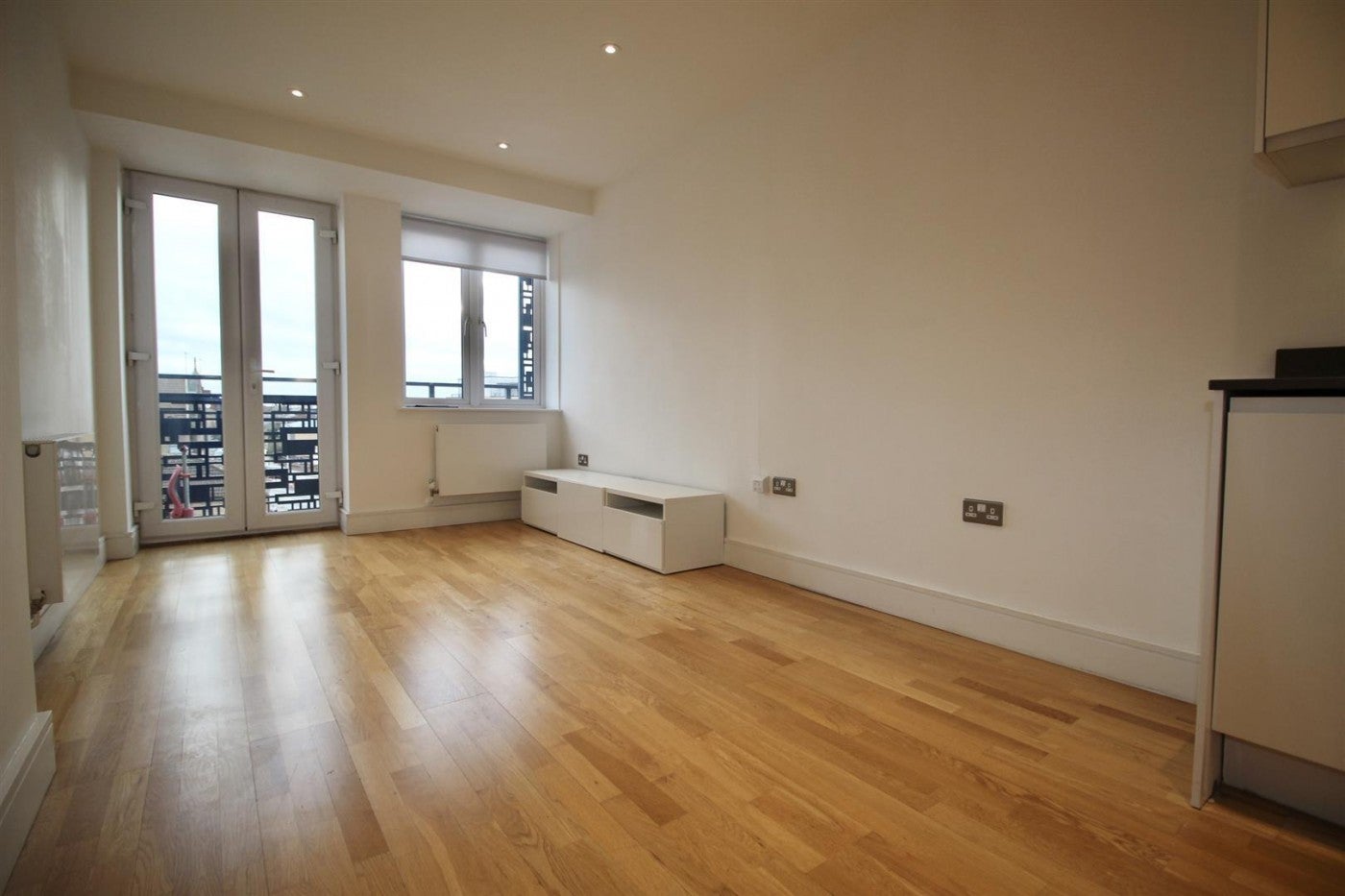 Flat Swanfield Road in Waltham Cross