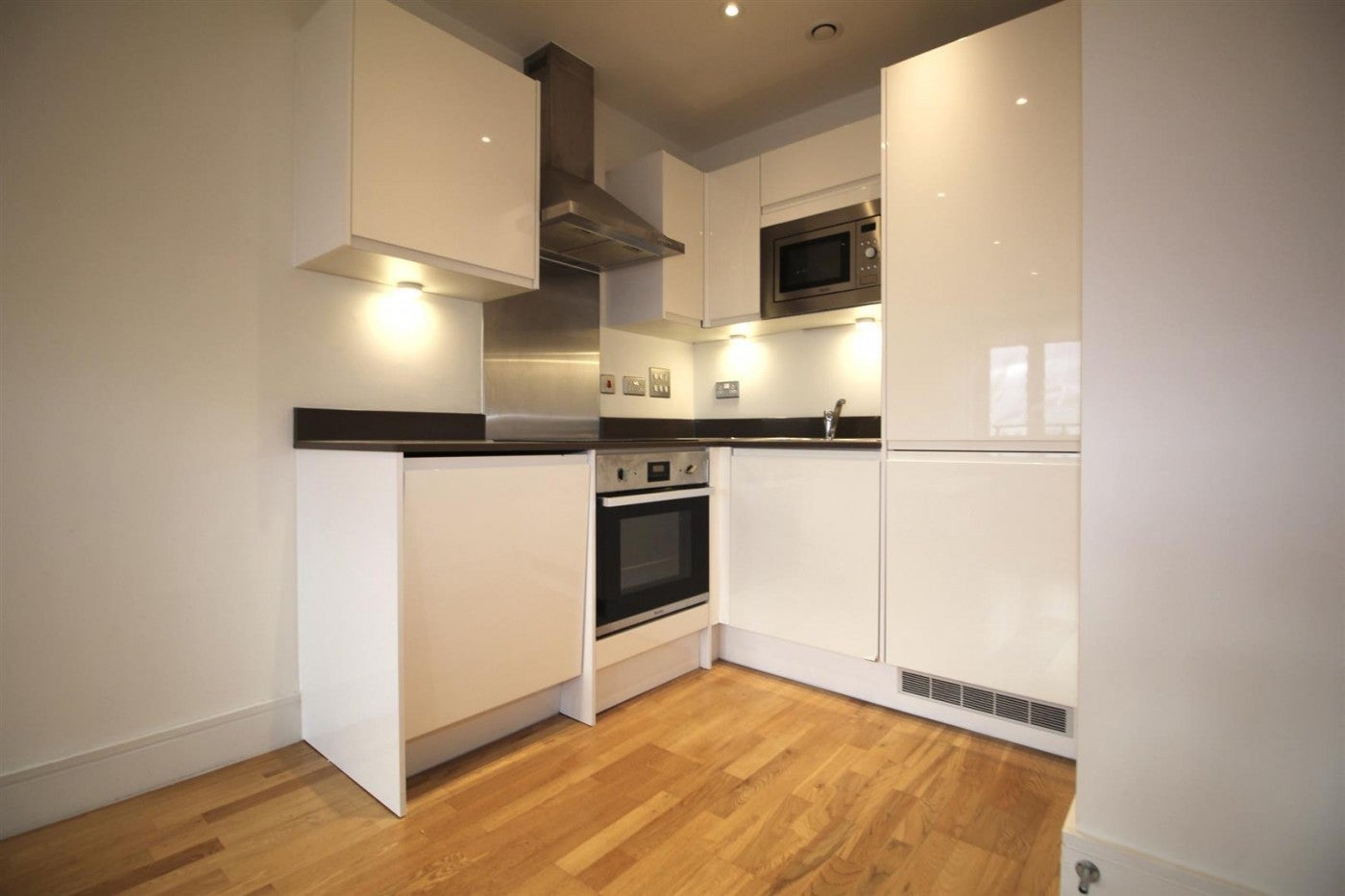 Flat Swanfield Road in Waltham Cross