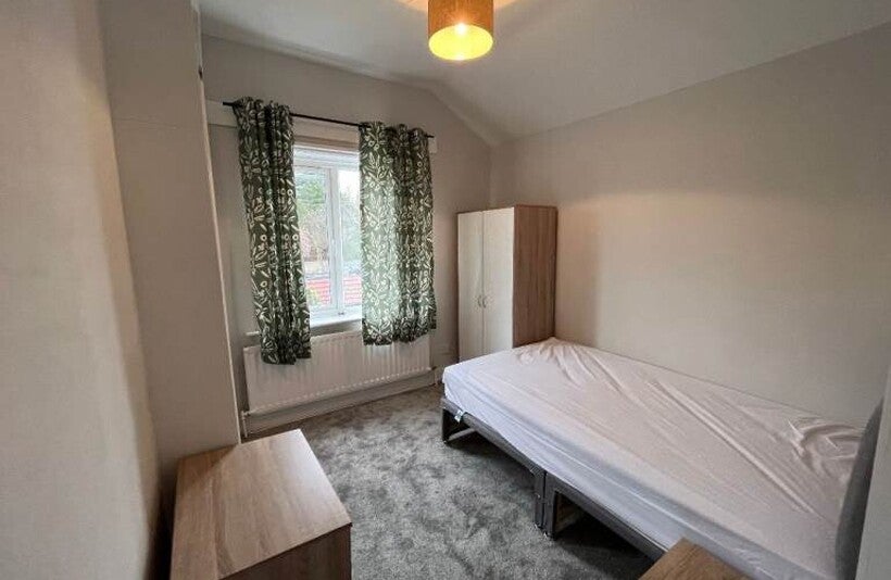 Room Camden Road in Greater London