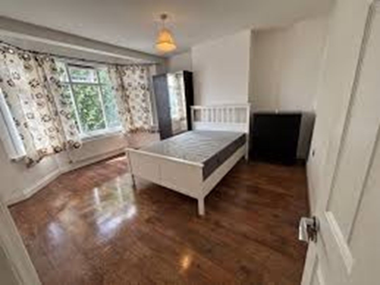 Room Corbin's Lane in Greater London