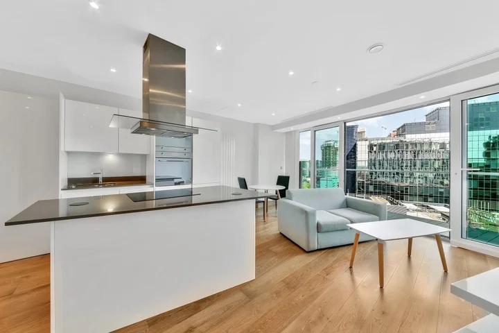 Flat Crossharbour Plaza in Greater London