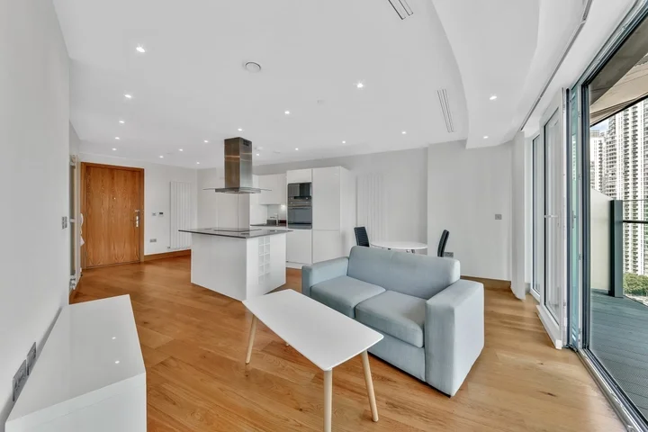 Flat Crossharbour Plaza in Greater London