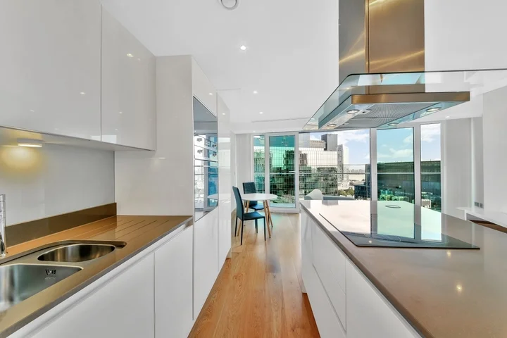 Flat Crossharbour Plaza in Greater London